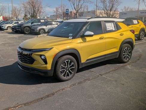 New 2025 Chevrolet TrailBlazer RS w/ Convenience Package AWD/4WD image 3