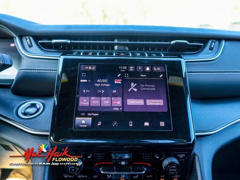 Used 2025 Jeep Grand Cherokee L Altitude image 16