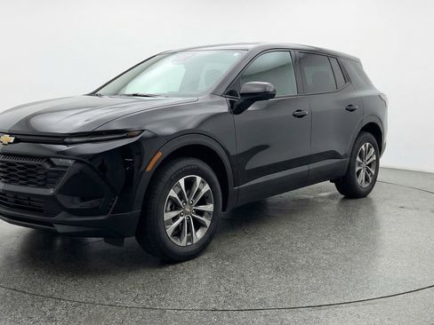 Used 2025 Chevrolet Equinox LT image 3