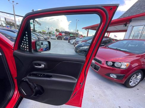 Used 2020 Jeep Renegade Altitude FWD image 16