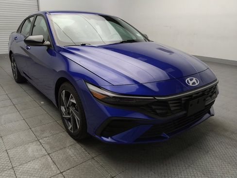 Used 2025 Hyundai Elantra Sport FWD image 13
