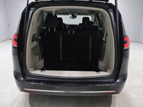 Used 2024 Chrysler Pacifica Touring-L FWD image 23