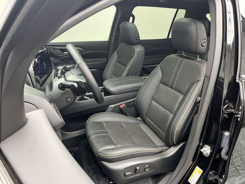 Certified 2025 Chevrolet Traverse High Country w/ LPO, Floor Liner Package AWD/4WD image 10
