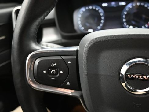 Used 2019 Volvo XC40 T5 Momentum AWD/4WD image 11