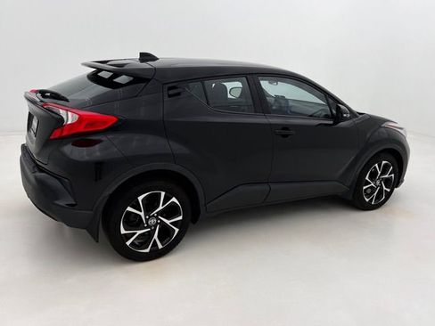 Used 2020 Toyota C-HR XLE FWD image 6