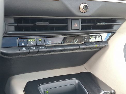 Certified 2025 Toyota Crown Limited w/ Advanced Technology Package image 18