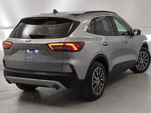 Certified 2023 Ford Escape SE image 3