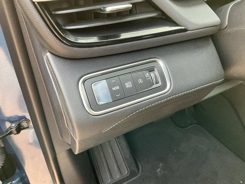 Used 2025 Buick Enclave Preferred FWD image 32