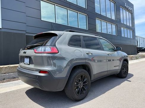 Used 2023 Jeep Cherokee Altitude Lux AWD/4WD image 3