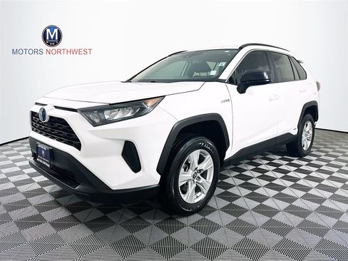 Used 2021 Toyota RAV4 LE image 1