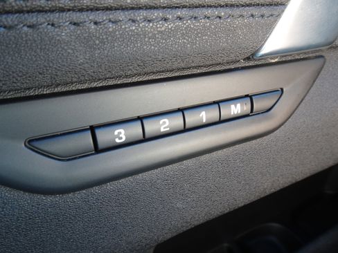 Used 2023 Land Rover Discovery Sport SE image 34