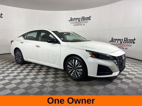 Used 2025 Nissan Altima 2.5 SV FWD image 4