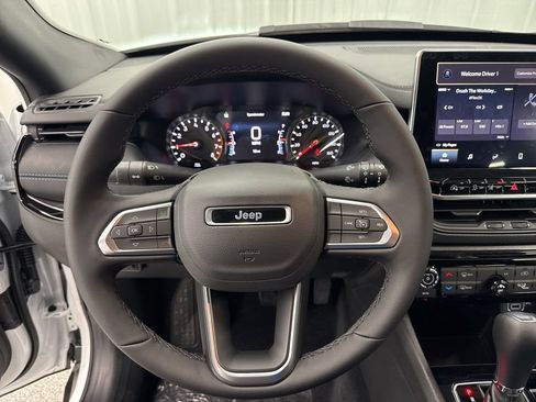 New 2026 Jeep Compass Latitude image 19