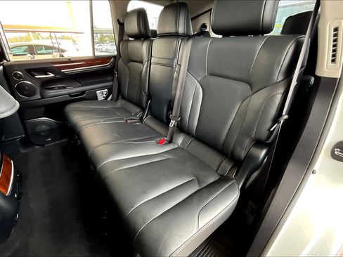 Used 2020 Lexus LX 570 4WD w/ Luxury Package image 21