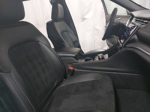 Used 2024 Jeep Grand Cherokee L Laredo image 10