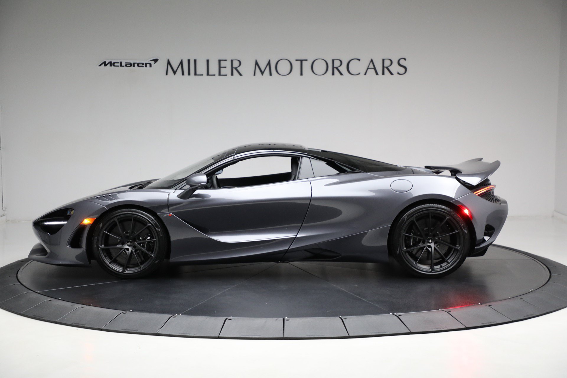Used 2024 McLaren 750S Spider RWD image 14