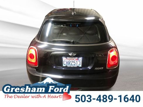 Used 2016 MINI Cooper 4-Door Hardtop image 5