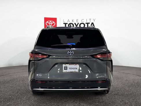 New 2025 Toyota Sienna Limited image 4