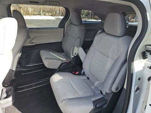 Used 2024 Toyota Sienna LE image 18