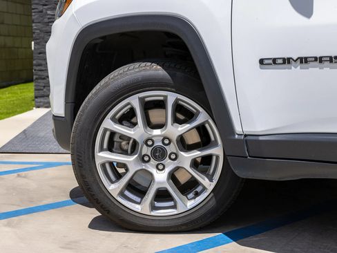 Used 2025 Jeep Compass Limited AWD/4WD image 34