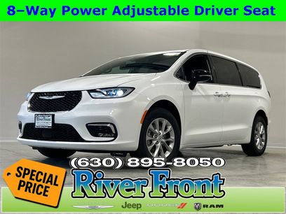 New 2025 Chrysler Pacifica Select