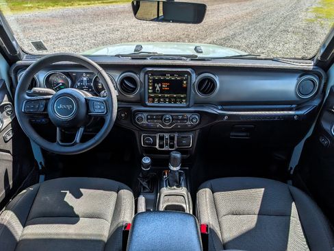 Used 2023 Jeep Wrangler Unlimited w/ Cold Weather Group AWD/4WD image 28