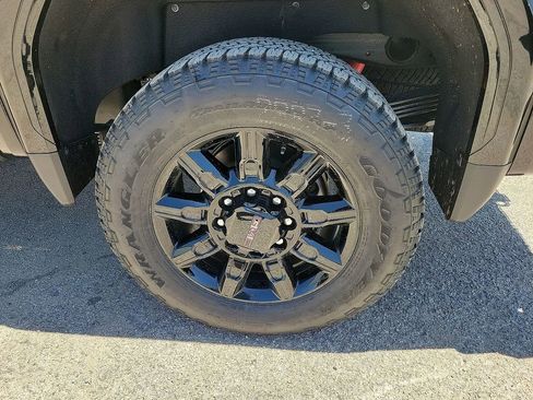 Used 2024 GMC Sierra 2500 AT4 w/ AT4 Premium Plus Package image 9