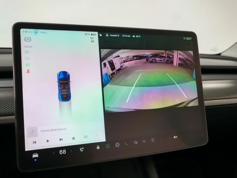 Used 2022 Tesla Model Y Long Range image 30