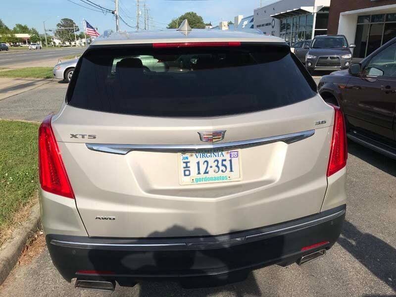 Used 2017 Cadillac XT5 Premium Luxury w/ Driver Assist Package AWD/4WD image 4