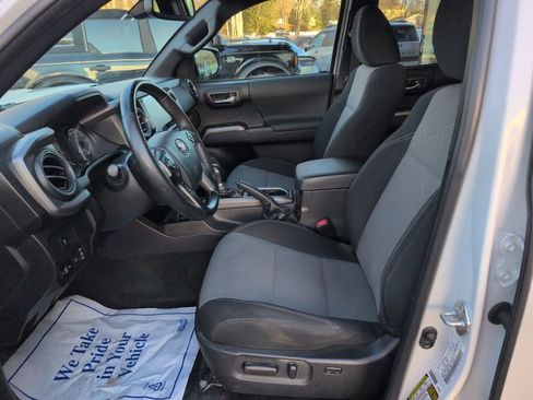 Used 2023 Toyota Tacoma TRD Sport image 11