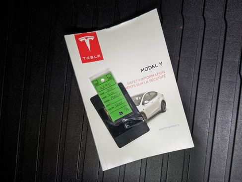 Used 2023 Tesla Model Y Performance AWD/4WD image 22