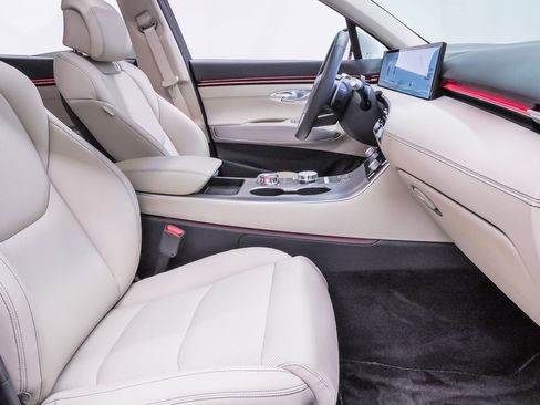 Certified 2026 Genesis GV70 2.5T Select image 14