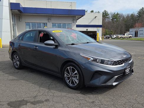 Used 2023 Kia Forte LXS FWD image 4