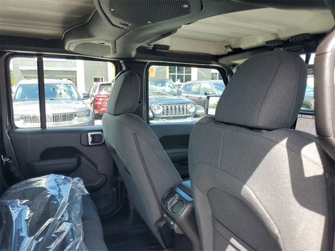 New 2025 Jeep Gladiator Sport image 26