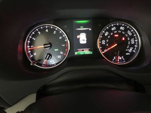 Used 2019 Toyota RAV4 XLE Premium FWD image 9