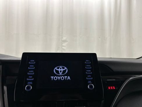 Used 2024 Toyota Camry SE FWD image 11
