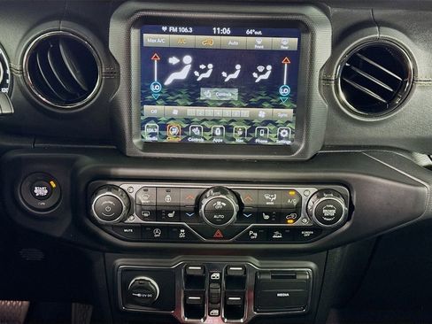 Used 2021 Jeep Wrangler Unlimited Sahara image 35