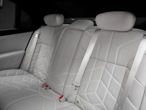 Used 2024 BMW 760i xDrive w/ Executive Package image 65