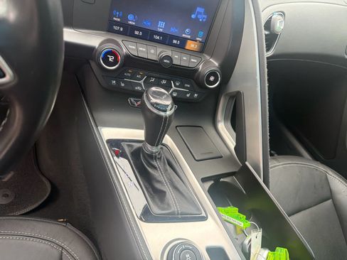 Used 2019 Chevrolet Corvette Stingray Coupe RWD image 9