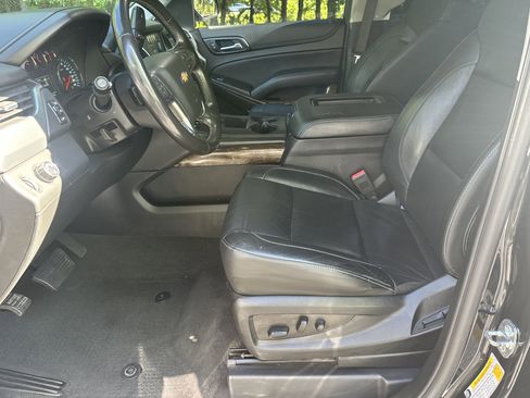 Used 2020 Chevrolet Suburban LT RWD image 9
