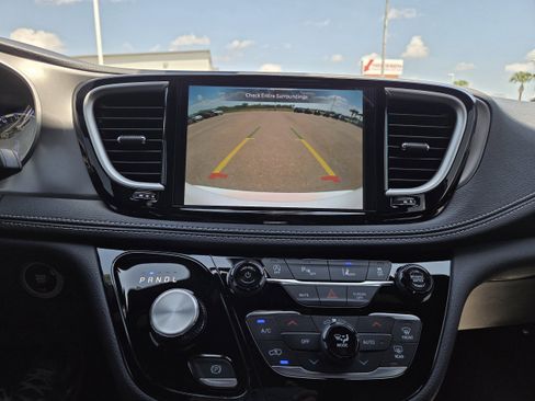 New 2026 Chrysler Pacifica Select image 33