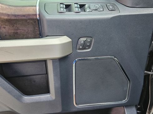 Used 2022 Ford F250 Lariat w/ Black Appearance Package image 18