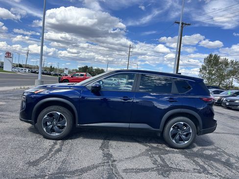 Used 2026 Nissan Rogue SV AWD/4WD image 2
