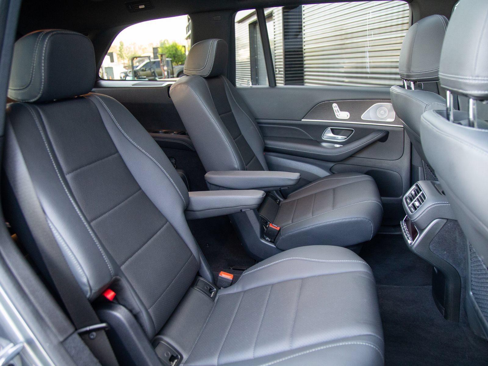 Used 2024 Mercedes-Benz GLS 450 4MATIC image 29