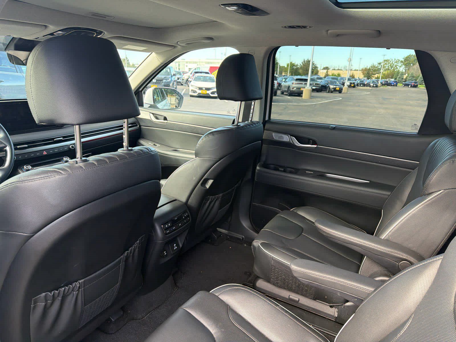 Used 2024 Hyundai Palisade Limited AWD/4WD image 16