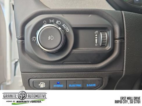 Used 2024 Jeep Wrangler Unlimited Sahara AWD/4WD image 31