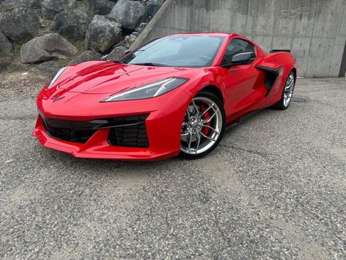 Used 2025 Chevrolet Corvette Z06 RWD image 1