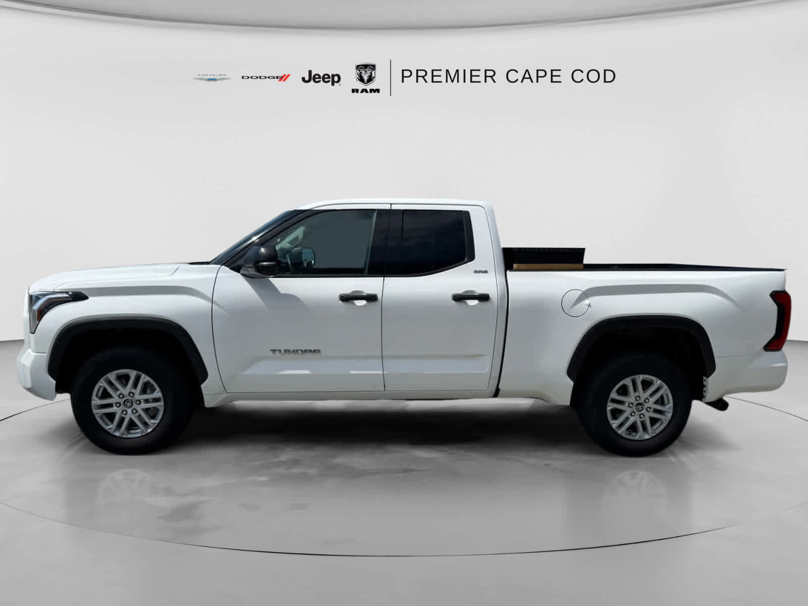 Used 2023 Toyota Tundra SR5 w/ SR5 Convenience Package AWD/4WD image 5