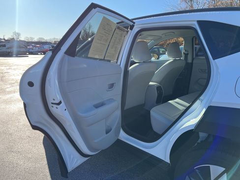 Certified 2025 Hyundai Kona SEL image 21