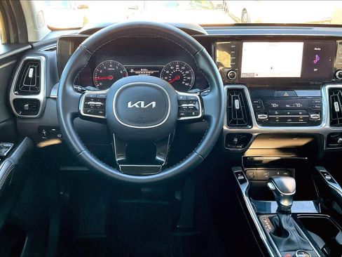 Used 2022 Kia Sorento SX image 14